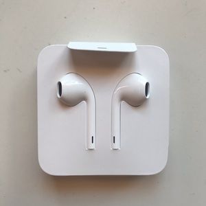 BRAND NEW!! apple headphones